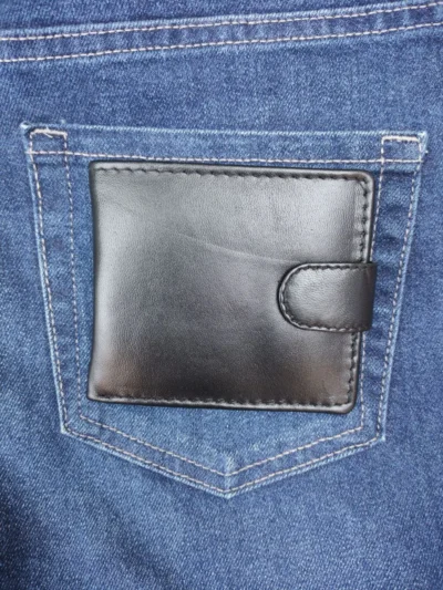 photo_2023-09-22_17-11-02.webp Loop Lock Bifold Men's Wallet